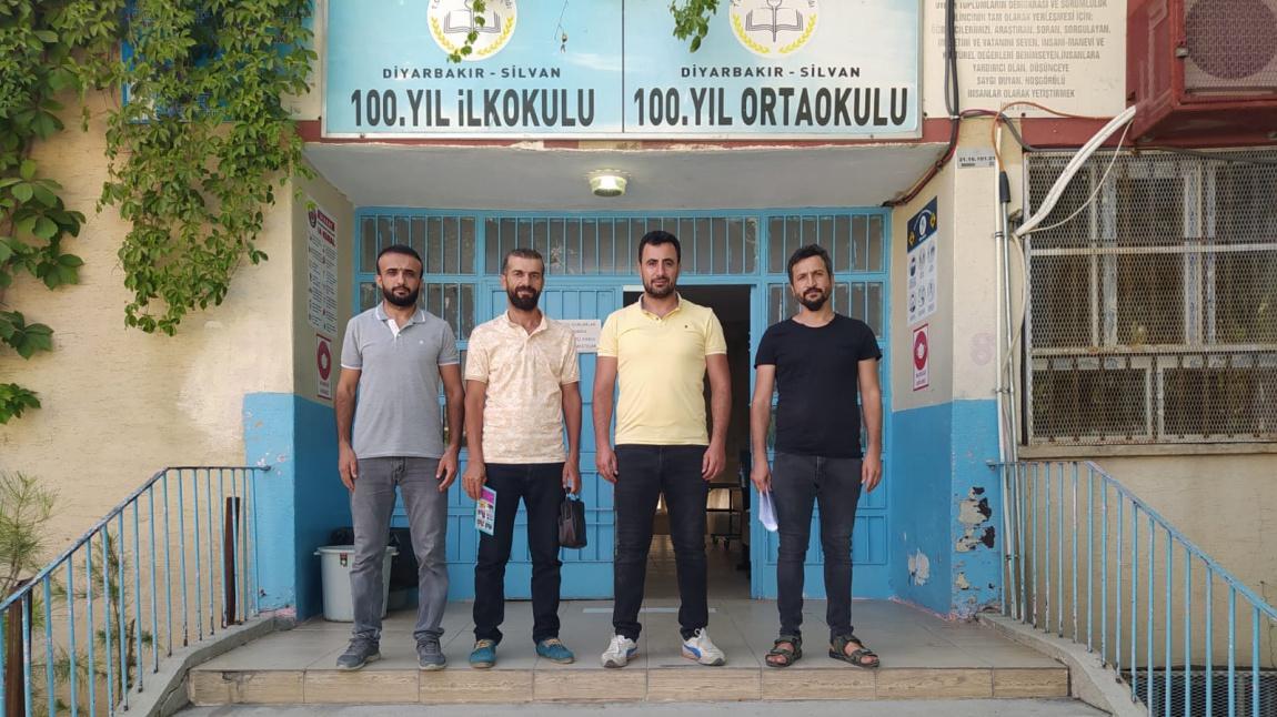 OKUL MÜDÜR YARDIMCIMIZ ADEM KURT REHBER ÖĞRETMENİMİZ KEREM TOY VE EDEBİYAT ÖĞRETMENİMİZ EYÜP DOĞAN 100. YIL ORTAOKULU'NU ZİYARET EDİP ÖĞRENCİ VE TERCİH DANIŞMA KOMİSYONUNA OKULUMUZUN TANITIMINI YAPTILAR